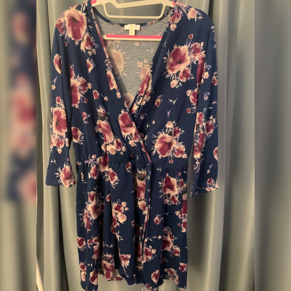 Feminine long sleeve dress
